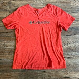 Columbia women’s v neck shirt. Size Large